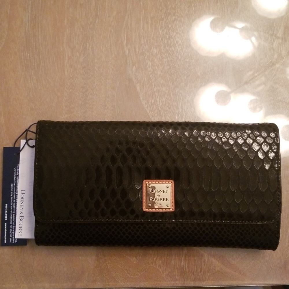 Dooney and Bourke Crossbody Clutch Black